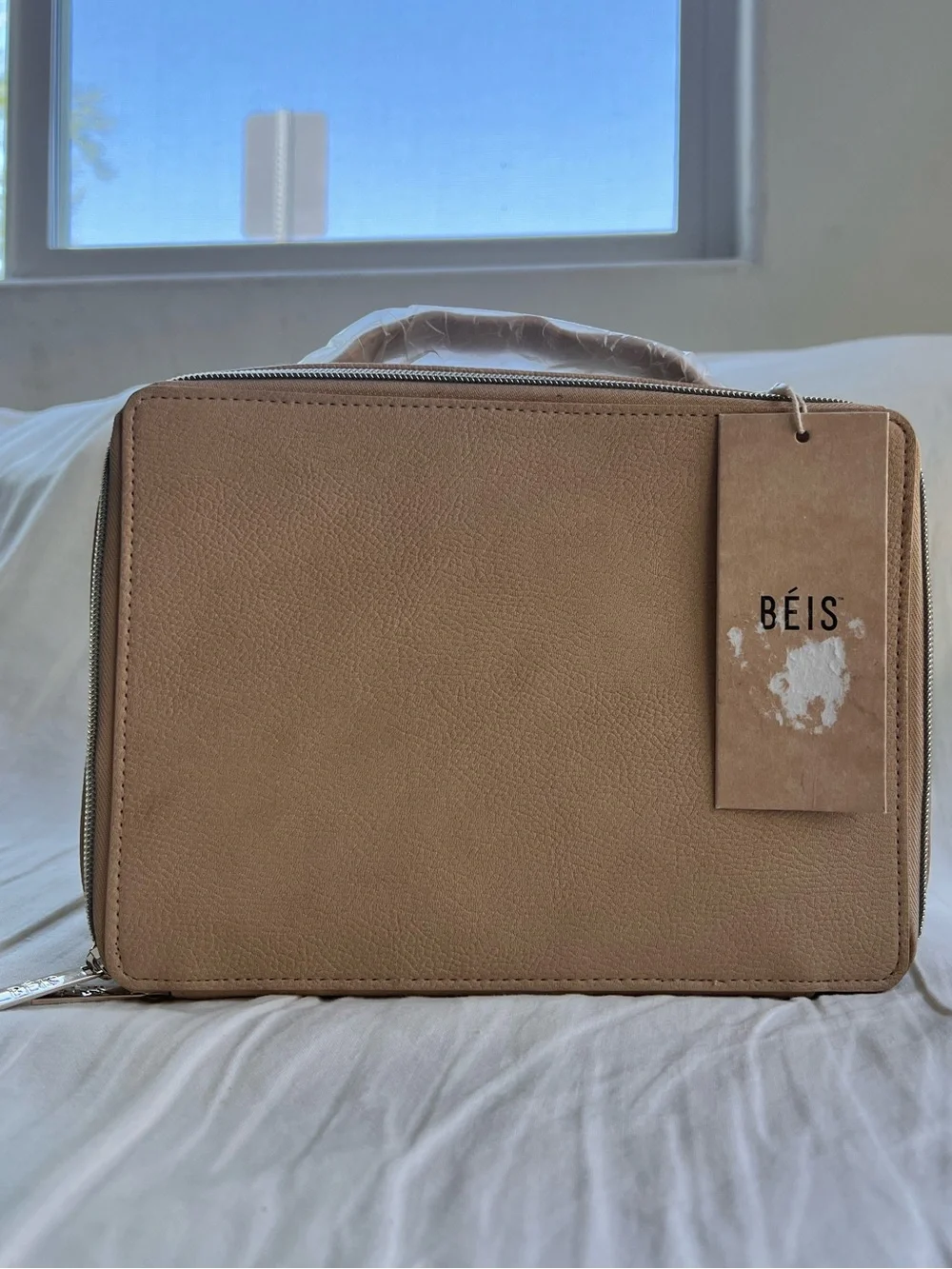 NWT BÉIS The Cosmetic Bag Beige Travel Makeup Organizer Toiletry Case
